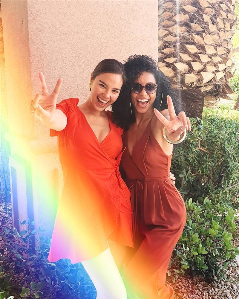 Hết vía với thời trang đã lôi thôi còn sến sẩm, tố cáo hình thể kém hoàn hảo của Hoa hậu Hoàn vũ 2018-13