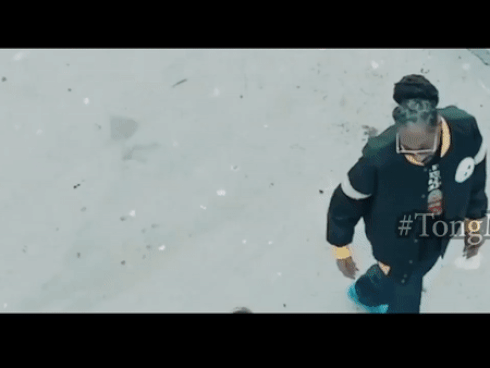 BB Trần bất ngờ hóa mỹ nhân chanh xả ngồi uống nước dừa trong MV của Sơn Tùng khiến fans cười khỏi ngậm miệng-8