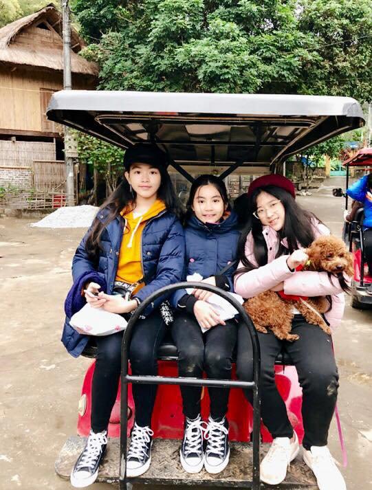 Con gái 15 tuổi của MC Quyền Linh trổ tài làm tóc cho bạn, bất ngờ nhất chính là phản ứng từ nghệ sĩ Hồng Vân-7