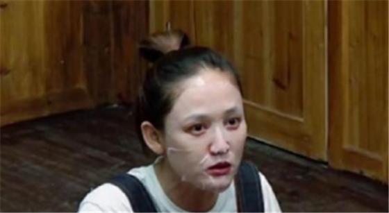 Được mệnh danh nữ thần không tuổi, Trần Kiều Ân lộ dấu hiệu tuổi tác, khóe mắt tràn nếp nhăn-7