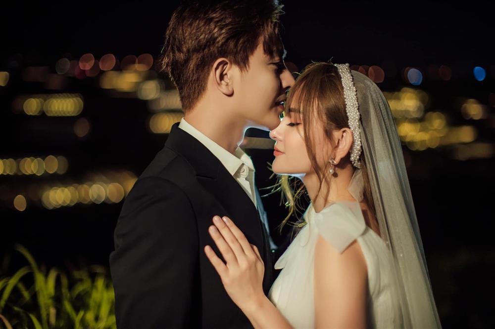 Thu Thủy và chồng kém tuổi khoe ảnh cưới mà cư dân mạng lại chỉ nhăm nhe soi bụng và 2 chiếc mũi lạ kỳ-11