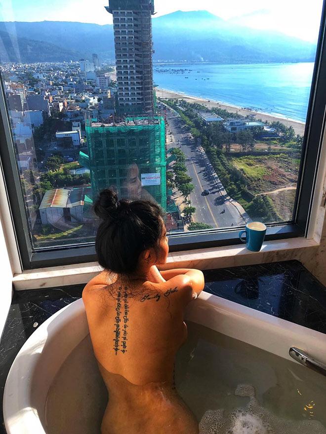 Mẫu nữ từng gây tranh cãi khi chụp ảnh hớ hênh cùng người đẹp Thư Dung lại gây sốc với bức ảnh khỏa thân ở bồn tắm-2