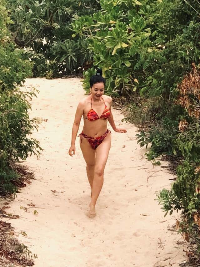 52 tuổi, NSƯT Chiều Xuân vẫn tự tin mặc áo tắm cúp ngực khoe body chuẩn-5