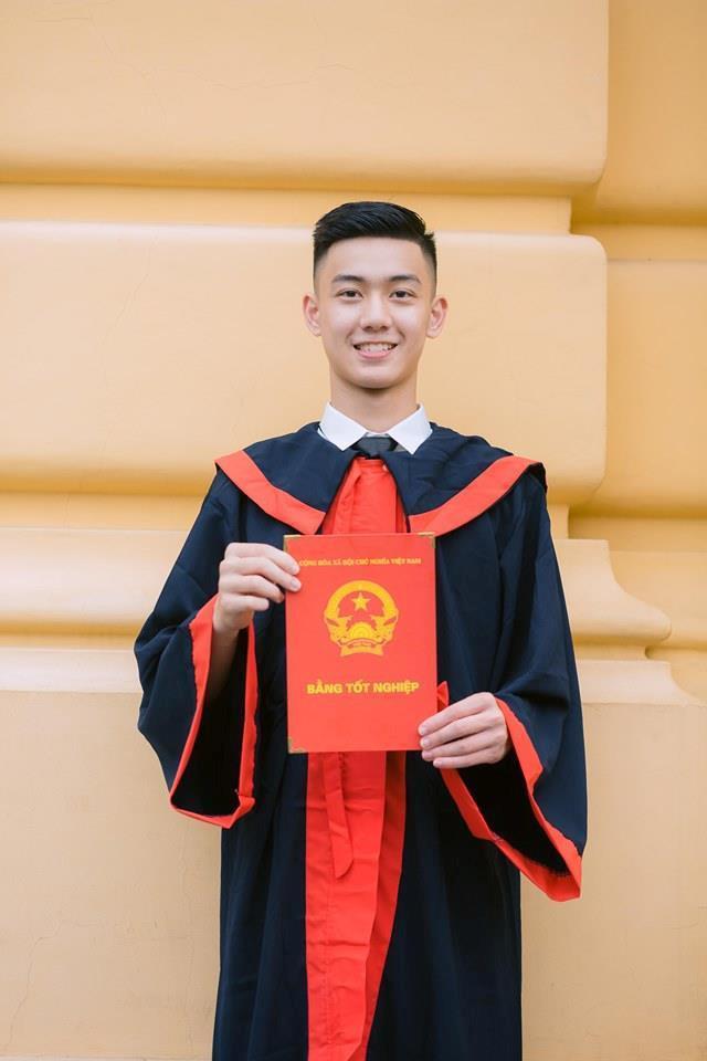 Soái ca áo trắng được hội chị em tìm kiếm sau bức ảnh chụp lén-2