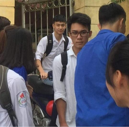 Soái ca áo trắng được hội chị em tìm kiếm sau bức ảnh chụp lén-1