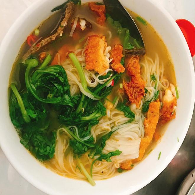 Báo Anh ca ngợi bánh cuốn, cà phê và ẩm thực Hà Nội-1