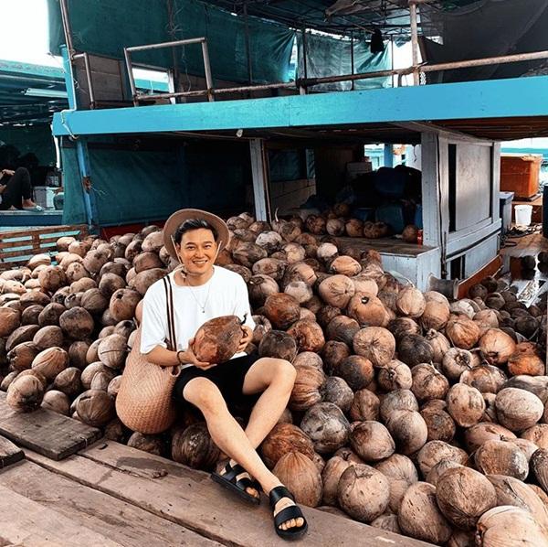 Nghi vấn NTK Lý Quí Khánh và người tình tin đồn Quang Vinh đang có kỳ nghỉ hè thân mật-8