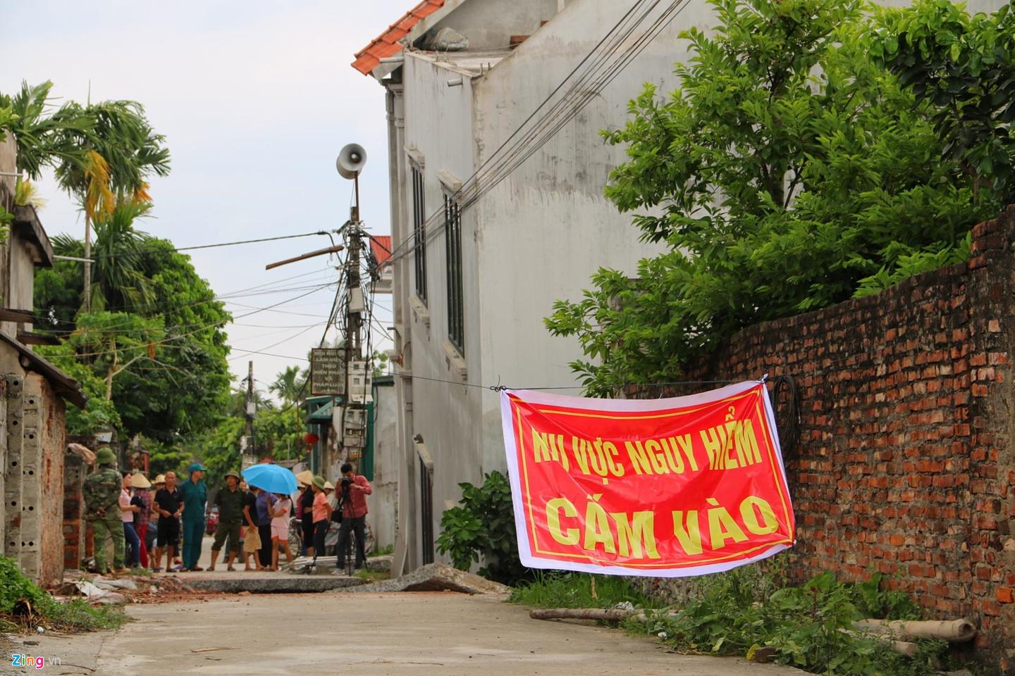 Hố tử thần nuốt căn nhà 2 tầng ở Hà Nội-9