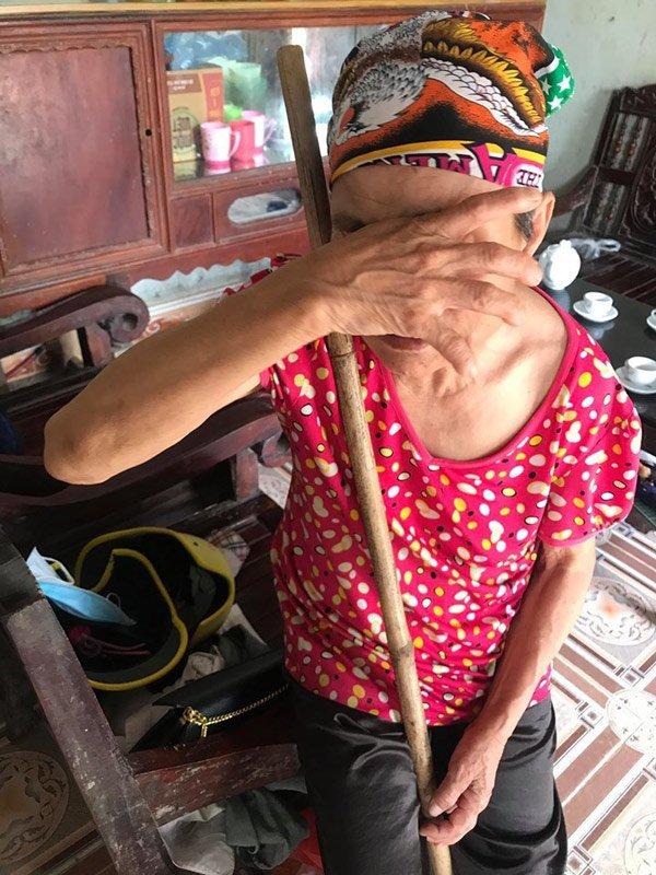 Vụ bố hãm hiếp con gái ruột đến sinh con: Bé gái bị mù lòa, thiểu năng trí tuệ, 4 bố con ngủ 1 giường-2