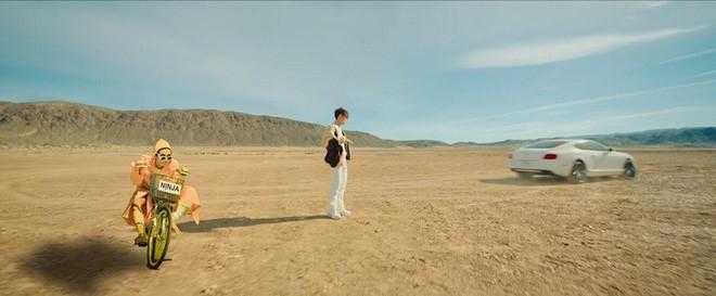 Kém gì BB Trần, Hải Triều cũng đua đòi diện áo bà ba xuất hiện trong MV của Sơn Tùng rồi này-3