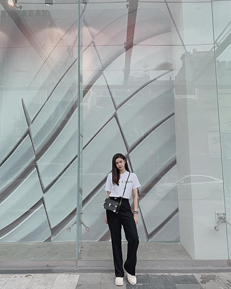 Kỳ Duyên - Minh Triệu lại diện bikini đôi đẹp mướt mắt - Ngọc Trinh khoe làn da trắng sáng với outfit mát mẻ-9