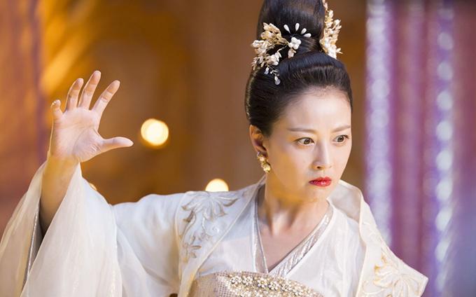 Sao Hoa ngữ bị đánh, ném trứng, xì lốp xe vì đóng vai ác-4