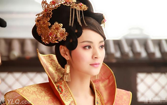 Sao Hoa ngữ bị đánh, ném trứng, xì lốp xe vì đóng vai ác-8