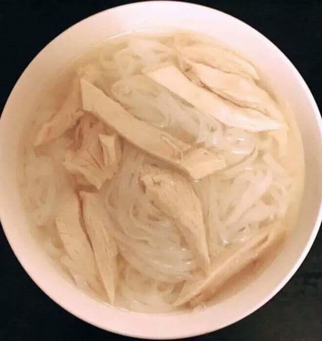 Những tín đồ nghiện hành chắc chắn sẽ phải chết khiếp vì những bát canh, bát phở này-1