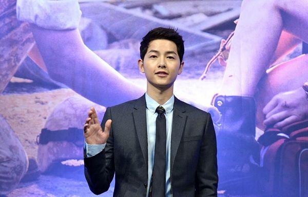Song Joong Ki lập tức quay phim mới sau khi ly hôn, Knet cổ vũ: Quên người phụ nữ tồi kia đi!-5