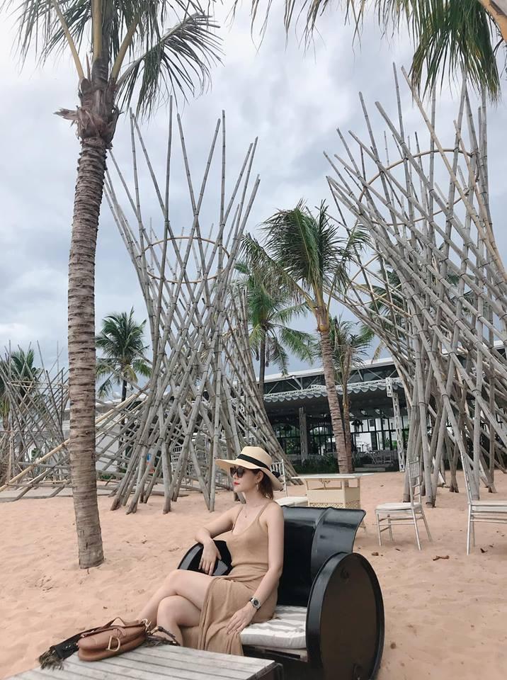 Tay xách nách mang hai con nhưng nhan sắc chị gái Chi Pu vẫn thuộc hàng cực phẩm-9