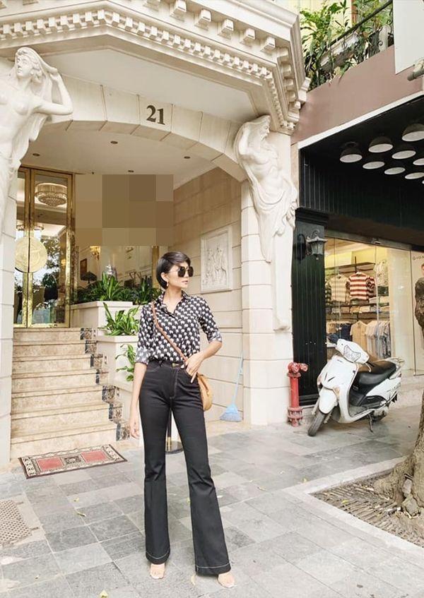 Không phải dép tổ ong, đây mới là thứ khiến HHen Niê trở nên khác biệt, chưa kể còn giúp cô hack dáng cực khủng-1