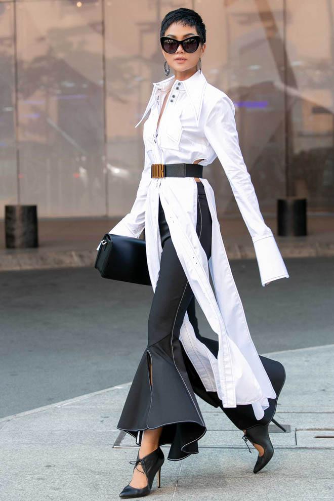 Không phải dép tổ ong, đây mới là thứ khiến HHen Niê trở nên khác biệt, chưa kể còn giúp cô hack dáng cực khủng-12