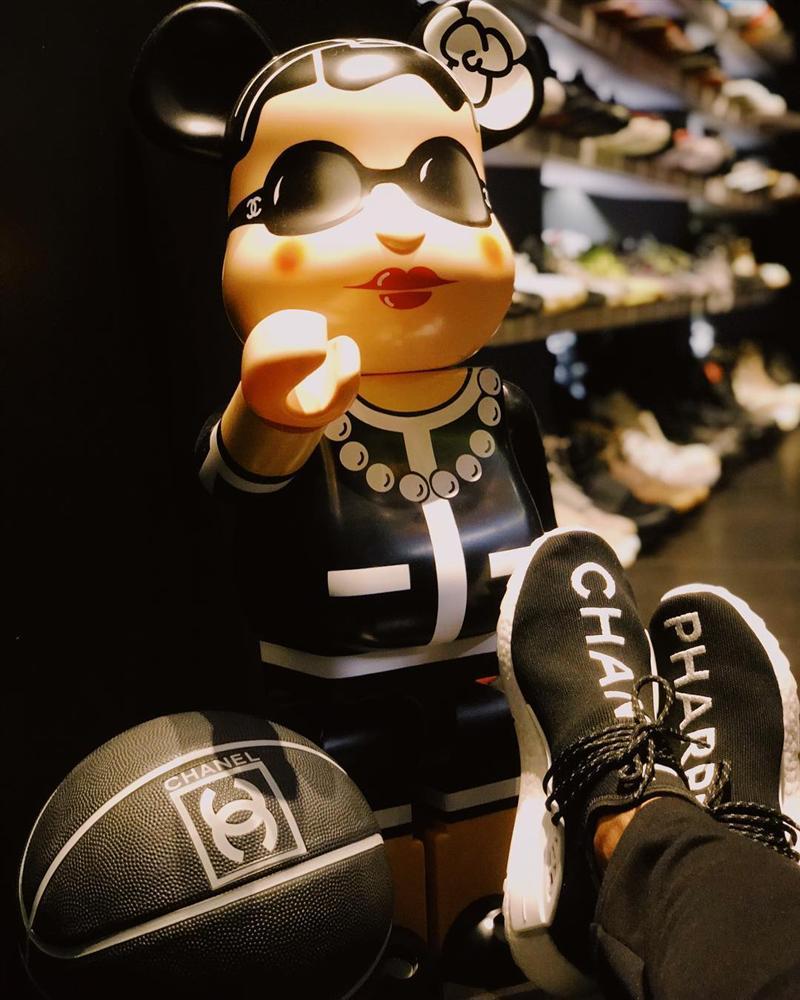 Khoe clip tiktok cực lầy lội nhưng điều mà fan trầm trồ là gia tài BEARBRICKS chục tỷ đồng của Lương Sơn Bá La Chí Tường-4