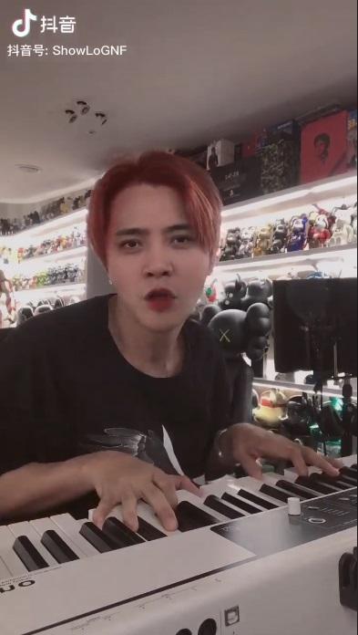 Khoe clip tiktok cực lầy lội nhưng điều mà fan trầm trồ là gia tài BEARBRICKS chục tỷ đồng của Lương Sơn Bá La Chí Tường-1