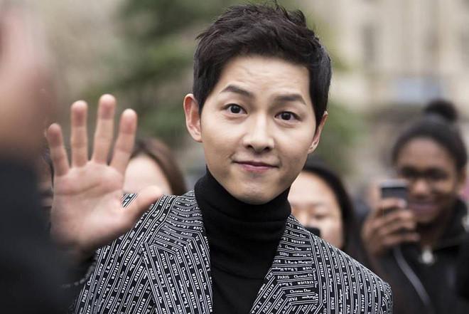 Song Joong Ki miệt mài làm việc trước và sau ly hôn Song Hye Kyo-1