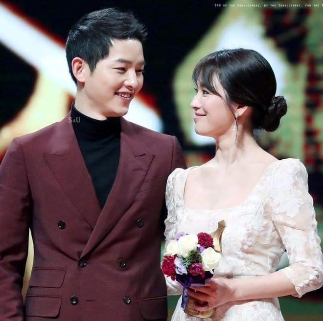 Song Joong Ki miệt mài làm việc trước và sau ly hôn Song Hye Kyo-2