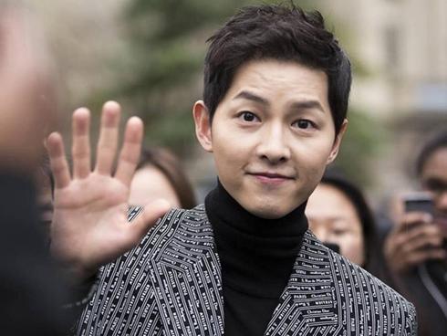 Song Joong Ki miệt mài làm việc trước và sau ly hôn Song Hye Kyo