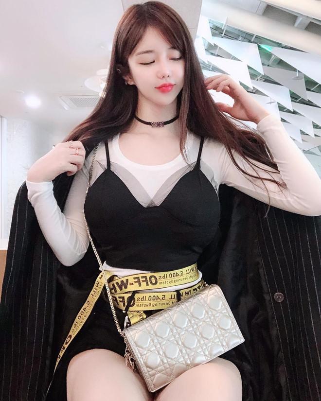 Vóc dáng cực kỳ bốc lửa của nữ MC tố bạn trai tung clip nóng của mình vào nhóm chat sex Jung Joon Young-8