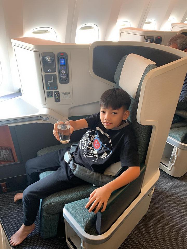 Đi Mỹ nhiều như đi chợ: Hồ Ngọc Hà lại xuất ngoại du hí cùng Kim Lý, SuBeo và bố mẹ-3