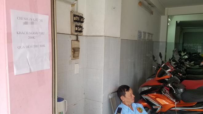 Gửi nhầm xe vào cửa hàng lưu niệm, cô gái uất ức vì bị thu 200 nghìn phí giữ xe-4