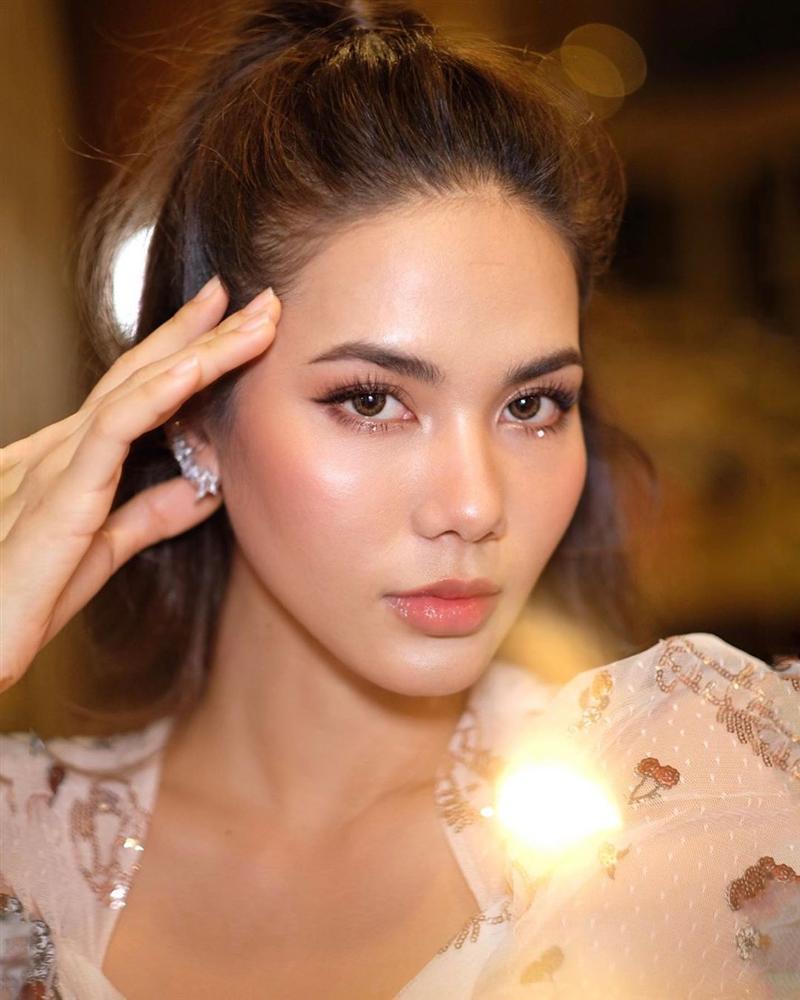 Bản tin Hoa hậu Hoàn vũ 5/7: Đối thủ rất nặng ký của Hoàng Thùy bất ngờ lộ gương mặt đồi mồi chi chít-10