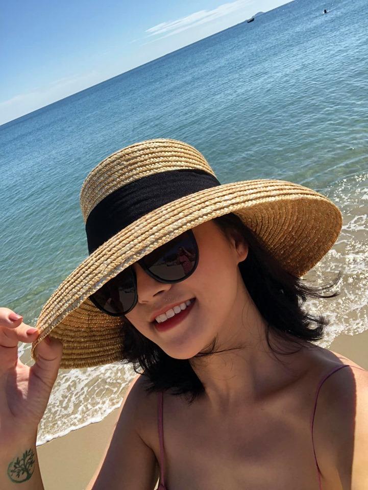 Huệ ngoài đời sexy khác hẳn trên phim Về nhà đi con-4