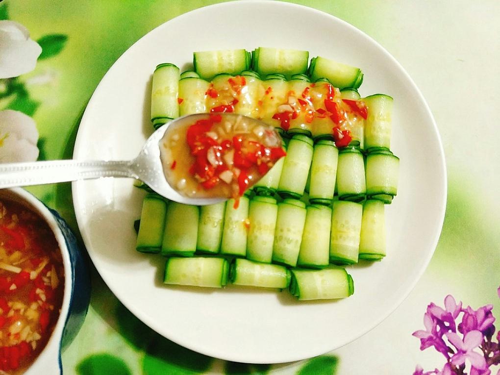 Trend siêu hot với dưa chuột trên TikTok hóa ra là mẹo vặt người Việt đã làm mấy chục năm-2