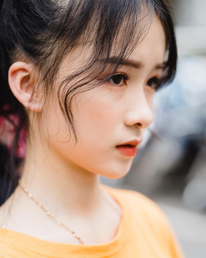 Khoe ảnh chụp cực chảnh bên bà Tân Vlog, nữ sinh SN 2001 bỗng dưng bị truy lùng danh tính chỉ vì lý do này-4