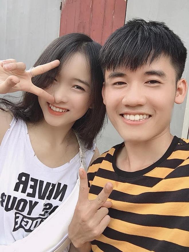 Khoe ảnh chụp cực chảnh bên bà Tân Vlog, nữ sinh SN 2001 bỗng dưng bị truy lùng danh tính chỉ vì lý do này-2