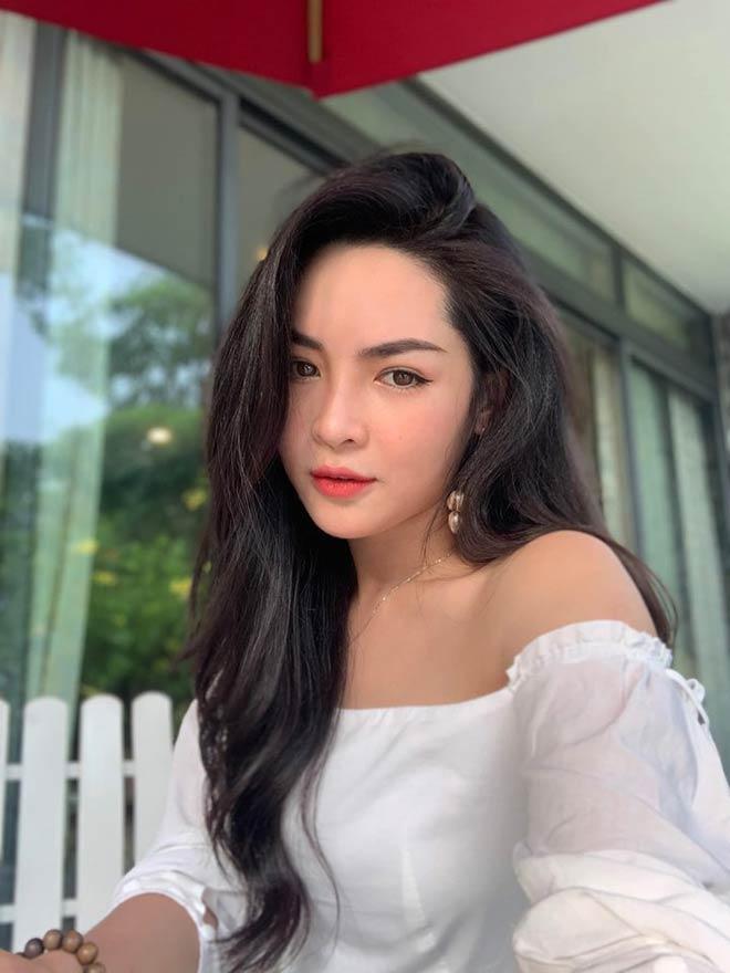 Ngoại hình gây shock sau 4 năm đổi đời của hotgirl dao kéo Nam Định đình đám một thời-2