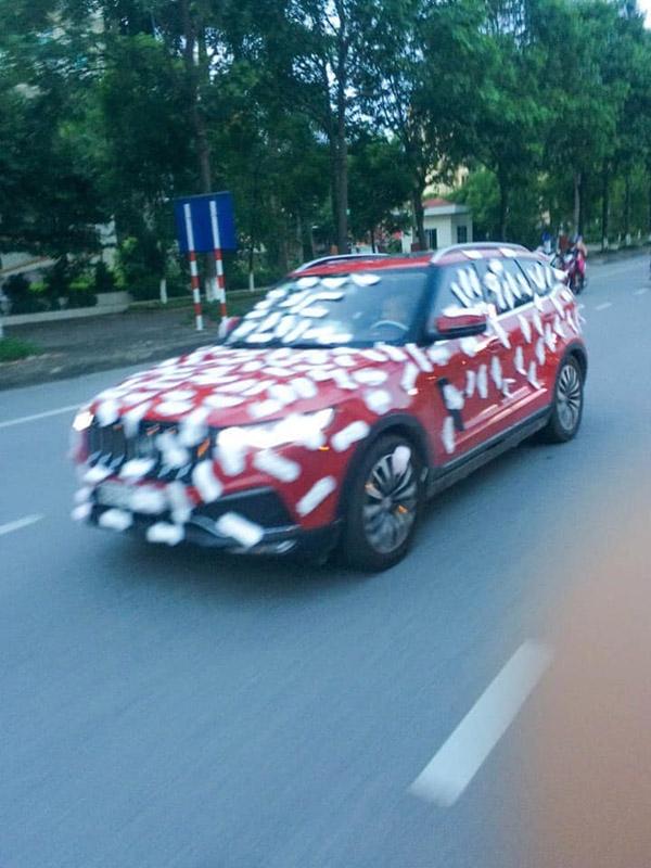 Thánh chửi Dương Minh Tuyền bị chửi sấp mặt vì dán băng vệ sinh kín ô tô rồi cho xe chạy khắp phố-4