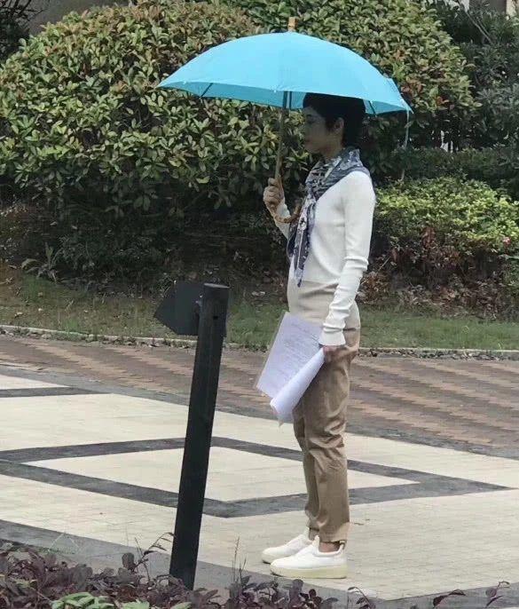 Áp lực khủng khiếp mà bạn diễn của Tôn Lệ phải đối mặt khi diễn chung với cô-6