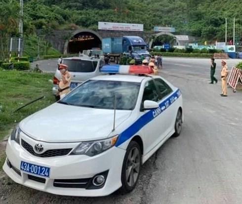 Nam thanh niên lái xế hộp đâm hàng loạt xe trong hầm Hải Vân-2