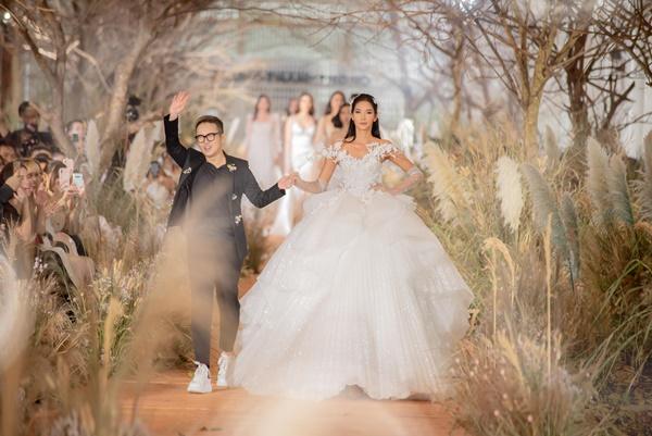 Hoàng Thùy mặc váy cưới làm cô dâu gợi cảm-4