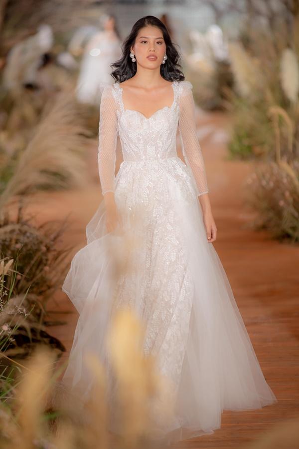 Hoàng Thùy mặc váy cưới làm cô dâu gợi cảm-9