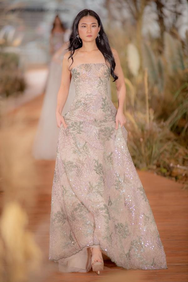 Hoàng Thùy mặc váy cưới làm cô dâu gợi cảm-10