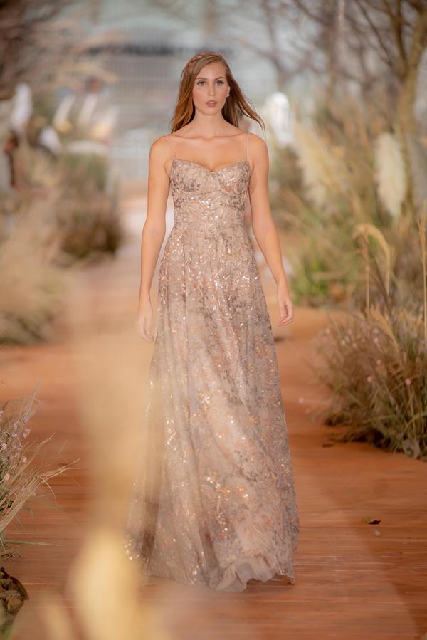 Hoàng Thùy mặc váy cưới làm cô dâu gợi cảm-14