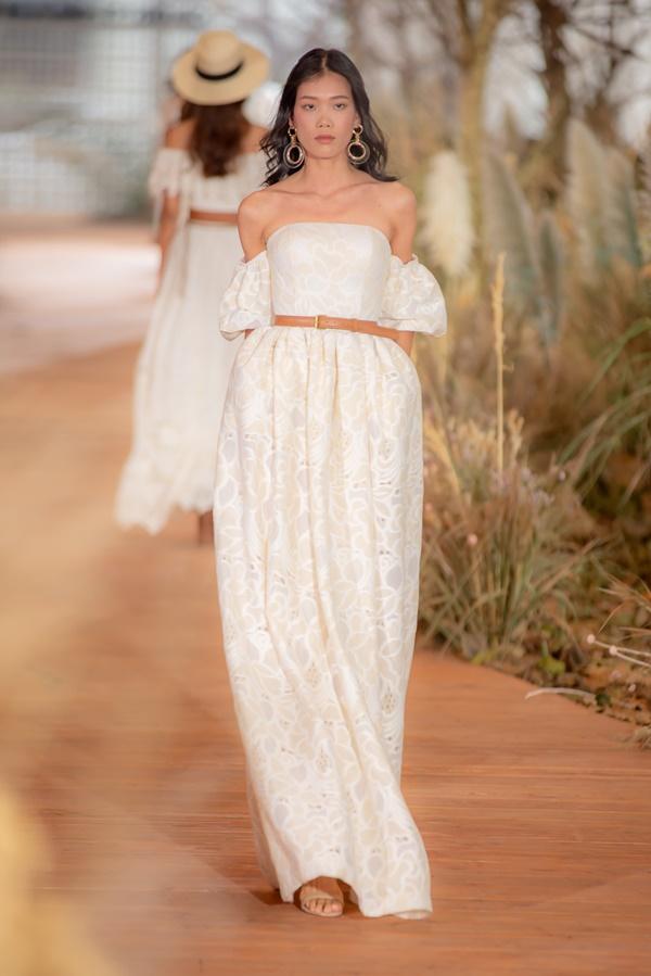 Hoàng Thùy mặc váy cưới làm cô dâu gợi cảm-24