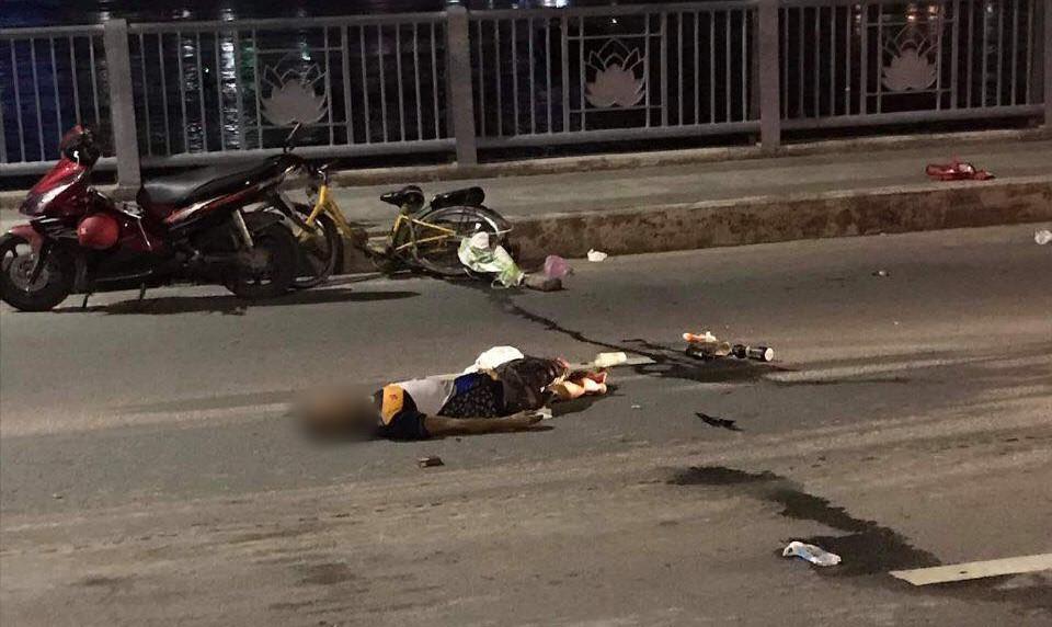 Đôi nam nữ lái xe phân khối lớn tông trúng cụ ông nhặt ve chai trên cầu Thủ Thiêm, ngồi bình thản tâm sự, không xem nạn nhân sống hay chết?-2