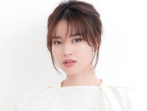 Bóc giá túi, giày hiệu đẹp và trendy được Ninh Dương Lan Ngọc khoe trong nhà tắm-10