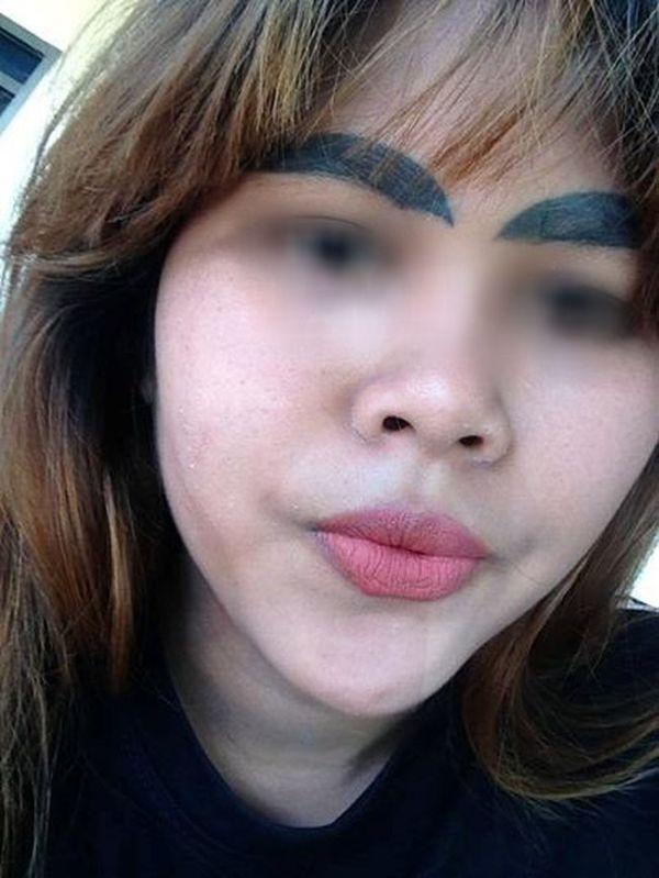 Thảm họa phun xăm lông mày sâu róm khiến dân mạng cười chảy nước mắt-4