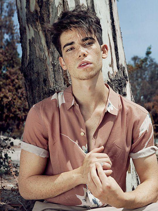 Nam diễn viên Cameron Boyce của Disney Channel bất ngờ qua đời ở tuổi 20-2