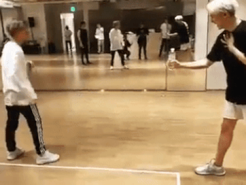 Nhận xét thành công của BTS, Baekhyun (EXO) đã nói gì mà tên anh lập tức lọt Top tìm kiếm tại Hàn Quốc?-8