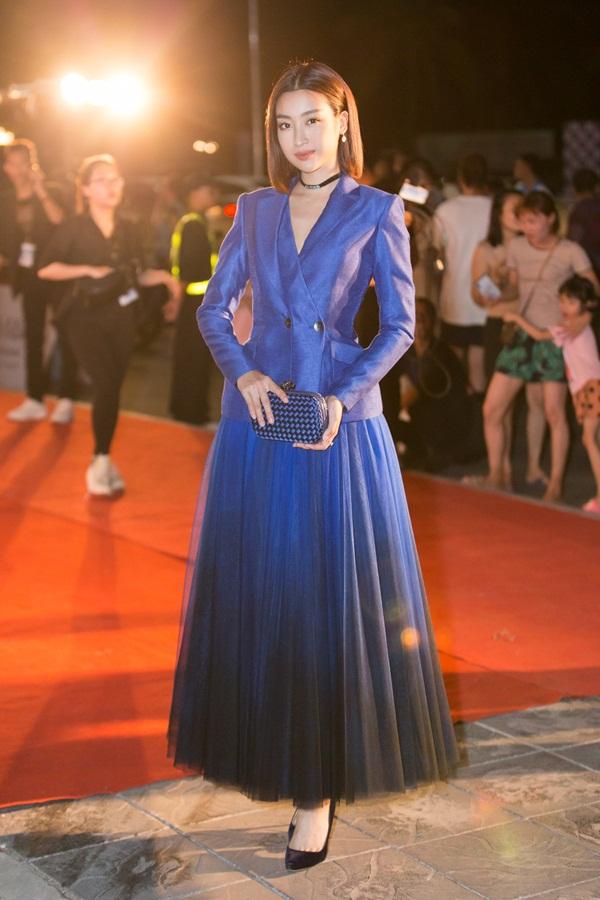 Tiểu Vy tỏa sáng như nữ thần trên thảm đỏ nhưng Mai Phương Thúy lại hút mắt hơn với thời trang menswear-5